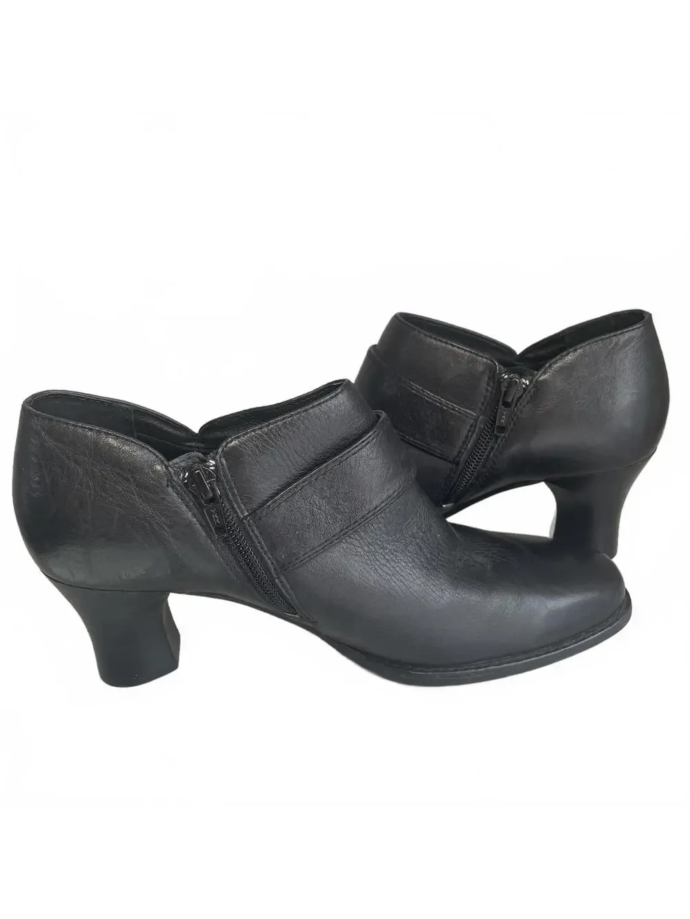 Clarks Black Academic Leather Buckle Strap Low Heel Ankle Bootie Size 7 Preppy